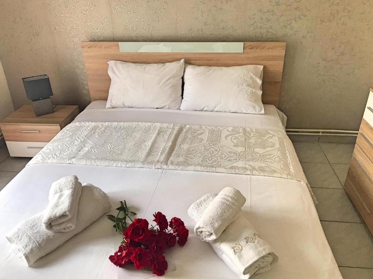 Anastasia'S Home Néa Péramos 外观 照片